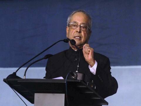 Pranab Mukherjee: ਕਿਵੇਂ ਕਲਰਕ ਤੋਂ ਰਾਜਨੀਤੀ 'ਚ ਹੋਈ ਐਂਟਰੀ, ਇੰਦਰਾ ਦੇ ਬਣੇ ਖ਼ਾਸ, ਰਾਜੀਵ ਨੇ ਪਾਰਟੀ 'ਚੋਂ ਕੱਢਿਆ Pranab Mukherjee: ਕਿਵੇਂ ਕਲਰਕ ਤੋਂ ਰਾਜਨੀਤੀ 'ਚ ਹੋਈ ਐਂਟਰੀ, ਇੰਦਰਾ ਦੇ ਬਣੇ ਖ਼ਾਸ, ਰਾਜੀਵ ਨੇ ਪਾਰਟੀ 'ਚੋਂ ਕੱਢਿਆ