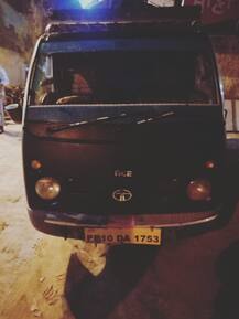 ਟਰੈਕਟਰ ਟਰਾਲੀ ਤੋਂ ਲੈ ਕੇ ਟੈਂਪੂ ਰਾਹੀਂ ਸਟੋਰ ਕੀਤੀ ਸੈਂਕੜੇ ਪੇਟੀਆਂ ਸ਼ਰਾਬ ਸਮੇਤ ਚਾਰ ਕਾਬੂ, ਮੁਲਜ਼ਮਾਂ \'ਚ ਅਕਾਲੀ-ਕਾਂਗਰਸੀ ਲੀਡਰ ਵੀ ਸ਼ਾਮਲ