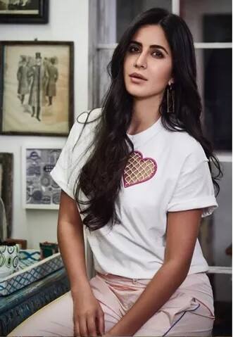 ਆਮ ਤੌਰ ’ਤੇ ਸ਼ਿਲਪਾ ਸ਼ੈੱਟੀ ਤੋਂ ਲੈ ਕੇ ਸ਼ਾਹਰੁਖ਼ ਖ਼ਾਨ ਤੇ ਹੋਰ ਸਿਤਾਰਿਆਂ ਦੇ ਘਰ ਦੀਆਂ ਤਸਵੀਰਾਂ ਸਾਹਮਣੇ ਆਉਂਦੀਆਂ ਰਹਿੰਦੀਆਂ ਹਨ। ਅੱਜ ਤੁਹਾਨੂੰ ਅਦਾਕਾਰਾ ਕੈਟਰੀਨਾ ਕੈਫ ਦੇ ਘਰ ਦੀਆਂ ਤਸਵੀਰਾਂ ਦਿਖਾਵਾਂਗੇ। 