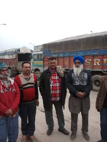 ਭਾਰਤ-ਪਾਕਿ ਤਣਾਅ ਨਾਲ ਹਜ਼ਾਰਾਂ ਲੋਕਾਂ \'ਤੇ ਬੇਰੁਜ਼ਗਾਰੀ ਦੀ ਤਲਵਾਰ, ਵਪਾਰੀ ਵੀ ਰਗੜੇ