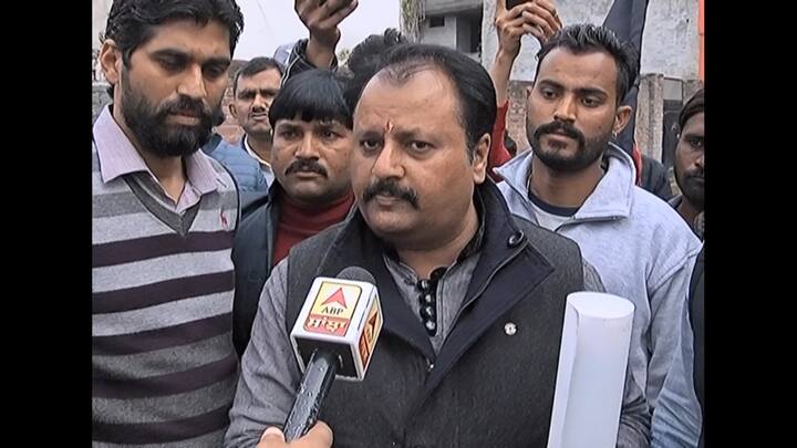 ਜ਼ਿਕਰਯੋਗ ਹੈ ਕਿ ਪੁਲਵਾਮਾ ਹਮਲੇ ਬਾਅਦ ਪੂਰੇ ਭਾਰਤ ਵਿੱਚ ਪਾਕਿਸਤਾਨ ਪ੍ਰਤੀ ਰੋਸ ਜ਼ਾਹਰ ਕੀਤਾ ਜਾ ਰਿਹਾ ਹੈ। ਭਾਰਤ-ਪਾਕਿਸਤਾਨ ਵਿਚਾਲੇ ਸਥਿਤੀ ਤਣਾਅਪੂਰਨ ਚੱਲ ਰਹੀ ਹੈ।