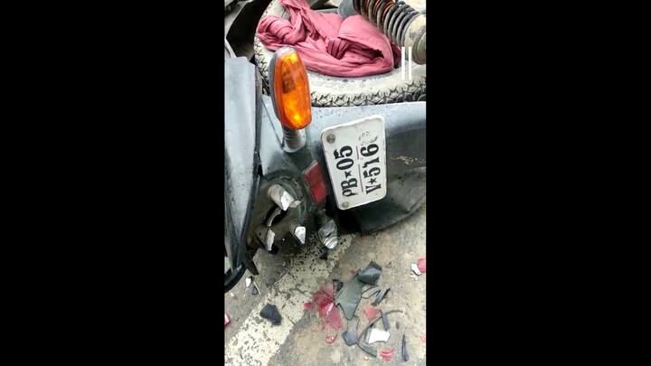 ਘਟਨਾ ਸਥਾਨ ’ਤੇ ਮੌਜੂਦ ਲੋਕਾਂ ਨੇ ਦੱਸਿਆ ਕਿ ਬੱਸ ਤੇ ਮੋਟਰਸਾਈਕਲ ਦੀ ਤੇਜ਼ ਰਫਤਾਰ ਸਦਕਾ ਇਹ ਹਾਦਸਾ ਵਾਪਰਿਆ। 