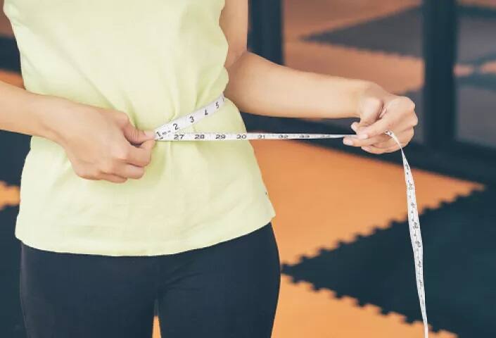 ਕਈ ਲੋਕ ਜਾਂ ਤਾਂ ਡਾਈਟਿੰਗ ਕਰਨ ਲੱਗਦੇ ਹਨ ਜਾਂ ਭੁੱਖ ਲੱਗਣ ਬਾਅਦ ਰੱਜ ਕੇ ਖਾਂਦੇ ਹਨ। ਜੇ ਵਜ਼ਨ ਘੱਟ ਕਰਨਾ ਹੈ ਤਾਂ ਭੁੱਖੇ ਨਾ ਰਹੋ। ਥੋੜਾ-ਥੋੜਾ ਖਾਂਦੇ ਹਰੋ।