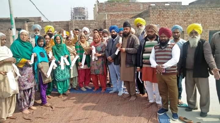 ਆਮ ਆਦਮੀ ਪਾਰਟੀ ਵੱਲੋਂ ਬਿਜਲੀ ਦੀਆਂ ਉੱਚੀਆਂ ਦਰਾਂ ਵਿਰੁੱਧ 'ਬਿਜਲੀ ਅੰਦੋਲਨ' ਜਾਰੀ ਹੈ। ਹੁਣ ਤੱਕ 4000 ਪਿੰਡਾਂ ਤੱਕ ਬਿਜਲੀ ਅੰਦੋਲਨ ਪਹੁੰਚਣ ਦਾ ਦਾਅਵਾ ਕੀਤਾ ਗਿਆ ਹੈ।