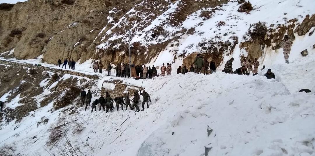 6 itbp policemen buried under snow ਬਰਫ਼ ਹੇਠਾਂ ਦੱਬੇ ਛੇ ਜਵਾਨ, ਮੌਤਾਂ ਦੀ ਗਿਣਤੀ ਵਧ ਕੇ ਹੋਈ ਪੰਜ