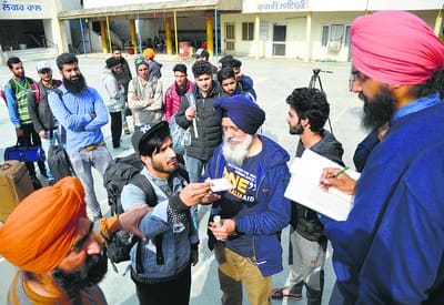 sikhs become hero for kashmiris ਖਾਲਸੇ ਨੇ ਜਿੱਤਿਆ ਕਸ਼ਮੀਰੀਆਂ ਦਾ ਦਿਲ, ਸੋਸ਼ਲ ਮੀਡੀਆ 'ਤੇ ਸਿੱਖਾਂ ਦੇ ਸੋਹਲੇ