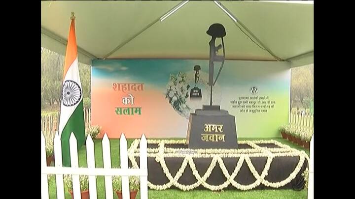 ਚੰਡੀਗੜ੍ਹ: ਸ਼ੁੱਕਰਵਾਰ ਨੂੰ ਚੰਡੀਗੜ੍ਹ ਦੇ ਰੋਜ਼ ਗਾਰਡਨ ਵਿੱਚ 47ਵਾਂ ਰੋਜ਼ ਫੈਸਟੀਵਲ ਸ਼ੁਰੂ ਹੋਇਆ। ਸੰਸਦ ਮੈਂਬਰ ਕਿਰਨ ਖੇਰ ਨੇ ਤਿੰਨ ਰੋਜ਼ਾ ਗੁਲਾਬ ਮੇਲੇ ਦਾ ਉਦਘਾਟਨ ਕੀਤਾ। 