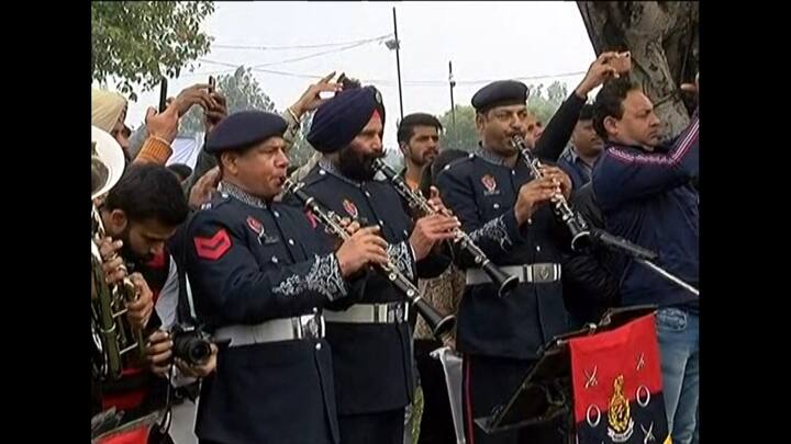 ਰੰਗ-ਬਿਰੰਗੇ ਫੁੱਲਾਂ ਦੀ ਖੁਸ਼ਬੂ ਨਾਲ ਰੋਜ਼ ਗਾਰਡਨ ਦਾ ਚੌਗਿਰਦਾ ਮਹਿਕ ਉੱਠਿਆ।