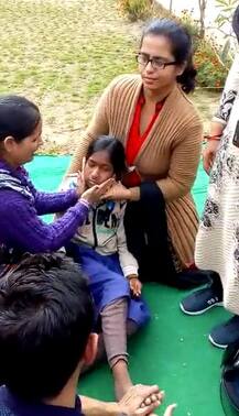 ਅਧਿਆਪਕਾਂ \'ਤੇ ਸਿੱਖਿਆ ਵਿਭਾਗ ਤੇ ਪੁਲਿਸ ਦੀ ਸਾਂਝੀ \'ਸਰਜੀਕਲ ਸਟ੍ਰਾਈਕ\', ਬੱਚੇ ਖ਼ੌਫਜ਼ਦਾ ਤੇ ਟੀਚਰ ਬੇਹੋਸ਼