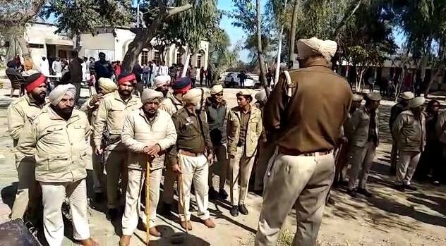 ਇਸ ਮਗਰੋਂ ਸਾਰੇ ਅਧਿਆਪਕਾਂ ਨੇ ਇੱਕ ਮੰਚ 'ਤੇ ਇਕੱਠੇ ਹੋਣ ਦਾ ਇਰਾਦਾ ਕਰ ਲਿਆ ਤੇ ਸਕੂਲਾਂ 'ਚ ਟੈਸਟਿੰਗ ਕਰਨ ਆਈਆਂ ਟੀਮਾਂ ਦਾ ਰੱਜ ਕੇ ਵਿਰੋਧ ਕਰਨ ਦਾ ਫੈਸਲਾ ਕੀਤਾ ਹੈ। ਅਧਿਆਪਕਾਂ ਵਿੱਚ ਇਸ ਟੈਸਟ ਪ੍ਰਤੀ ਰੋਸ ਦਾ ਕਾਰਨ ਬੀਤੇ ਦਿਨੀਂ ਪਟਿਆਲਾ ਵਿੱਚ ਹੋਏ ਲਾਠੀਚਾਰਜ ਦਾ ਹੋਣਾ ਵੀ ਹੈ। ਅਧਿਆਪਕਾਂ ਦਾ ਕਹਿਣਾ ਹੈ ਕਿ 28 ਤਾਰੀਖ ਨੂੰ ਮੁੱਖ ਮੰਤਰੀ ਕੈਪਟਨ ਅਮਰਿੰਦਰ ਸਿੰਘ ਨਾਲ ਮੀਟਿੰਗ ਸੀ ਪਰ ਬੈਠਕ ਤੋਂ ਪਹਿਲਾਂ ਹੀ ਇਸ ਪ੍ਰੋਜੈਕਟ ਨੂੰ ਸ਼ੁਰੂ ਕਰ ਦਿੱਤਾ ਗਿਆ, ਜਿਸ ਦਾ ਉਹ ਵਿਰੋਧ ਕਰਨਗੇ। 