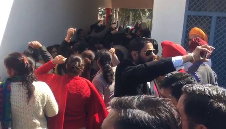 ਇਸੇ ਦੌਰਾਨ ਕ੍ਰਿਸ਼ਨ ਕੁਮਾਰ ਦਾ ਕਥਿਤ ਆਡੀਓ ਵੀ ਵਾਇਰਲ ਹੋਇਆ ਹੈ, ਜਿਸ ਵਿੱਚ ਉਹ ਟੈਸਟਿੰਗ ਟੀਮਾਂ ਨੂੰ ਹਰ ਹਾਲ ਟੈਸਟ ਕਰਵਾਉਣ ਦੀ ਹਦਾਇਤ ਦਿੰਦੇ ਹਨ ਤੇ ਪੁਲਿਸ ਦੀ ਸਹਾਇਤਾ ਦਾ ਭਰੋਸਾ ਵੀ ਦਿੰਦੇ ਹਨ। 