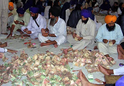 sgpc is giving less salaries to its workers 11 ਅਰਬ ਦੇ ਬਜਟ ਵਾਲੀ ਸ਼੍ਰੋਮਣੀ ਕਮੇਟੀ ਦੇ ਮੁਲਾਜ਼ਮ ਨੂੰ ਨਿਗੂਣੀਆਂ ਤਨਖ਼ਾਹਾਂ, ਤਿੰਨ ਸਾਲਾਂ ਤੋਂ ਨਹੀਂ ਹੋਇਆ ਵਾਧਾ