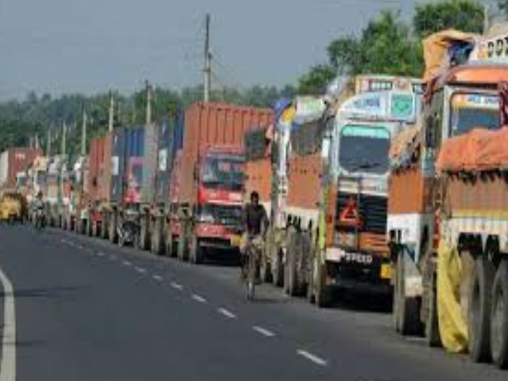 pak imposes ban on imports of 90 items of india ਪਾਕਿ ਨੇ ਭਾਰਤ ਦੀਆਂ 90 ਵਸਤਾਂ ਦੀ ਦਰਾਮਦ ’ਤੇ ਲਾਈ ਰੋਕ, ਅੰਮ੍ਰਿਤਸਰ ’ਚ ਫਸੇ 65 ਟਰੱਕ