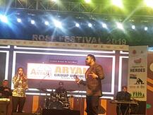 ਰੋਜ਼ ਫੈਸਟੀਵਲ ਦੀ ਪਹਿਲੀ ਸ਼ਾਮ ’ਚ ਮੀਕਾ ਸਿੰਘ ਨੇ ਲਾਈਆਂ ਰੌਣਕਾਂ, ਵੇਖੋ ਤਸਵੀਰਾਂ