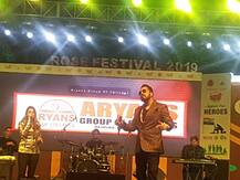 ਰੋਜ਼ ਫੈਸਟੀਵਲ ਦੀ ਪਹਿਲੀ ਸ਼ਾਮ ’ਚ ਮੀਕਾ ਸਿੰਘ ਨੇ ਲਾਈਆਂ ਰੌਣਕਾਂ, ਵੇਖੋ ਤਸਵੀਰਾਂ