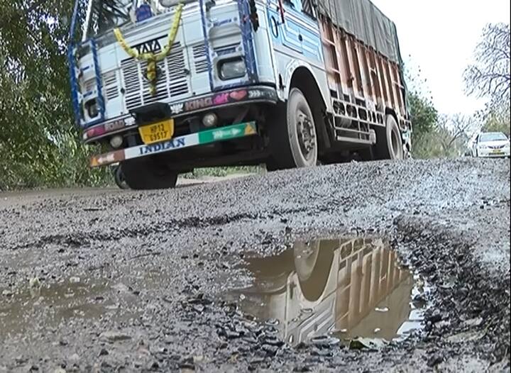 ਲੋਕ ਸਭਾ ਚੋਣਾਂ ਨੇੜੇ ਆਉਂਦੀਆਂ ਦੇਖ ਭਾਵੇ ਕੇਂਦਰੀ ਮੰਤਰੀ ਨਿਤਿਨ ਗਡਕਰੀ ਨੇ 581 ਕਰੋੜ ਦੀ ਲਾਗਤ ਨਾਲ ਇਸ ਪ੍ਰਾਜੈਕਟ ਦਾ ਨੀਂਹ ਪੱਥਰ ਰੱਖਿਆ ਜਾ ਰਿਹਾ ਹੈ। ਪ੍ਰਾਜੈਕਟ ਨੀਂਹ ਪੱਥਰ ਤੋਂ ਲੈ ਕੇ ਅਸਲੀਅਤ 'ਚ ਕਦੋਂ ਤੱਕ ਬਣ ਕੇ ਤਿਆਰ ਹੁੰਦਾ ਹੈ, ਇਹ ਤਾਂ ਸਮਾਂ ਹੀ ਦੱਸੇਗਾ।