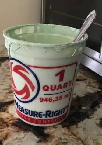 ਅੱਜ ਅਸੀਂ ਤੁਹਾਨੂੰ ਅਜਿਹੇ ਮਾਮਲੇ ਬਾਰੇ ਦੱਸਣ ਜਾ ਰਹੇ ਹਾਂ, ਜਿਸ ਨੂੰ ਜਾਣ ਕੇ ਤੁਸੀਂ ਹੈਰਾਨ ਰਹਿ ਜਾਓਗੇ। ਦਰਅਸਲ, 90 ਸਾਲ ਦੇ ਬਜ਼ੁਰਗ ਨੇ ਫਲੇਵਰਡ ਦਹੀਂ ਦੇ ਭੁਲੇਖੇ ਪੇਂਟ ਹੀ ਖਾ ਲਿਆ। ਆਖਰ ਫਿਰ ਕੀ ਹੋਇਆ, ਜਾਣਨ ਲਈ ਦੇਖੋ ਅਗਲੀਆਂ ਸਲਾਈਡਸ।