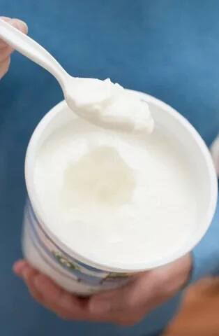 ਬੌਬੀ ਨੇ ਮਿੰਟ ਗ੍ਰੀਨ ਪੇਂਟ ਖਾਇਆ ਜੋ ਕਿ ਯੋਗਰਟ ਵਿੱਚ ਉਨ੍ਹਾਂ ਦਾ ਮਨਪਸੰਦ ਖਾਣਾ ਹੈ। ਏਲੈਕਸ ਨੇ ਦੱਸਿਆ ਕਿ ਹਰ ਹਫ਼ਤੇ ਉਸ ਦੀ ਮਾਂ ਸੱਤ ਡੱਬਿਆਂ ਵਾਲਾ ਵਨੀਲਾ ਡੇਨਨ ਯੋਗਰਟ ਦਾਦਾ ਜੀ ਲਈ ਲਿਆਂਦੀ ਹੈ।