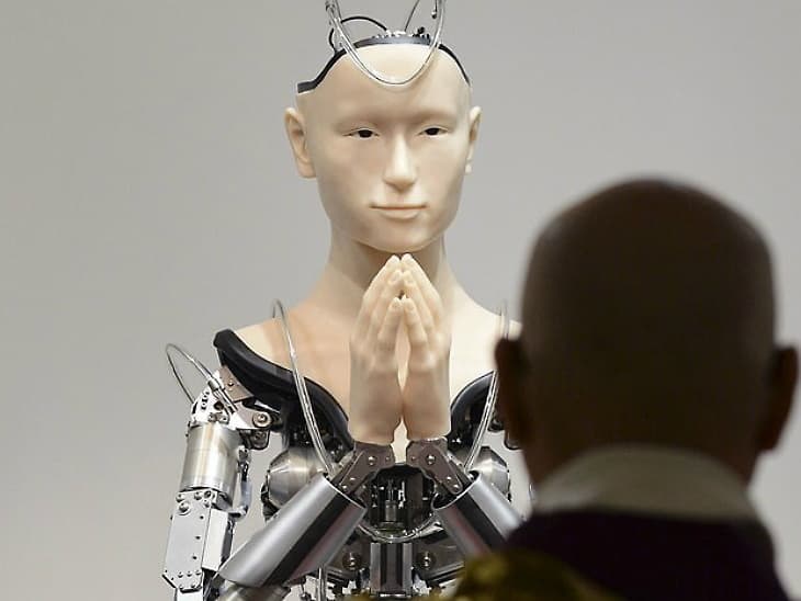 kannon robot unveiled at kyoto temple in japan to share buddhas religious teaching ਹੁਣ ਧਾਰਮਿਕ ਸਥਾਨਾਂ 'ਤੇ ਵੀ ਰੋਬੋਟ ਸੁਣਾਉਣਗੇ ਉਪਦੇਸ਼