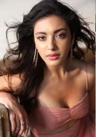  18 ਸਾਲਾਂ ਦੀ ਸਹਿਰ ਬਾਬਾਂ ਸਨੀ ਦਿਓਲ ਦੇ ਪੁੱਤਰ ਕਰਨ ਨਾਲ ‘ਪਲ ਪਲ ਦਿਲ ਕੇ ਪਾਸ’ ਵਿੱਚ ਦਿਖਾਈ ਦਏਗੀ। ਇਹ ਫਿਲਮ 19 ਜੁਲਾਈ ਨੂੰ ਸਨੀ ਦਿਓਲ ਦੇ ਨਿਰਦੇਸ਼ਨ ਵਿੱਚ ਰਿਲੀਜ਼ ਹੋ ਰਹੀ ਹੈ।