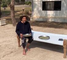 ਮੰਜੇ \'ਤੇ ਬਹਿ ਧਰਮਿੰਦਰ ਨੇ ਬਣਾਉਣੇ ਸਿਖਾਏ ਮੇਥੀ ਵਾਲੇ ਪਰੌਂਠੇ ਤੇ ਖਾਣ ਦਾ ਤਰੀਕਾ