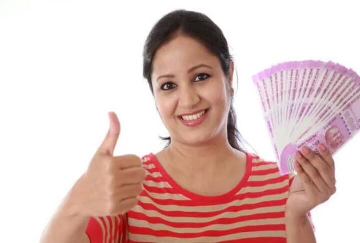 ਕਦੀ ਵੀ ਹੋਰਾਂ ਕੋਲ ਆਪਣੇ ਪਤੀ ਦੀ ਤਨਖ਼ਾਹ ਦਾ ਜ਼ਿਕਰ ਨਾ ਕਰੋ। ਮੌਜੂਦਾ ਦੌਰ ਵਿੱਚ ਇੱਕ ਵਿਅਕਤੀ ਦਾ ਰੁਤਬਾ ਅਜਿਹੀਆਂ ਚੀਜ਼ਾਂ ਨਾਲ ਹੀ ਤੈਅ ਹੁੰਦਾ ਹੈ। ਵਿਹਾਰ ਵਿੱਚ ਚਾਹੇ ਇਨਸਾਨ ਕਿੰਨਾ ਵੀ ਬਿਹਤਰ ਕਿਉਂ ਨਾ ਹੋਵੇ, ਲੋਕ ਉਸ ਦੀ ਜੇਬ੍ਹ ਵਿੱਚ ਝਾਕ ਕੇ ਜ਼ਰੂਰ ਵੇਖਦੇ ਹਨ।