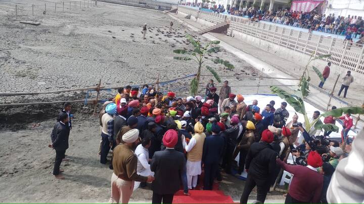  ਜਾਣਕਾਰੀ ਮੁਤਾਬਕ ਇਸ ਮਗਰੋਂ ਉਹ ਲੋਪੋਕੇ ਨੇੜੇ ਪਿੰਡ ਚਵਿੰਡਾ ਕਲਾਂ ਵਿੱਚ ਪੀਣ ਵਾਲੇ ਪਾਣੀ ਦੀਆਂ ਵੱਖ-ਵੱਖ ਸਕੀਮਾਂ ਸ਼ੁਰੂ ਕਰਨਗੇ।