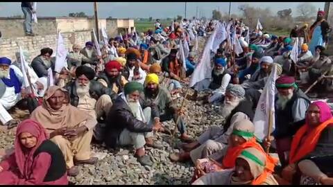 ਕਿਸਾਨਾਂ ਨੇ ਕੀਤਾ ਰੇਲਾਂ ਦਾ ਚੱਕਾ ਜਾਮ, ਦਿੱਲੀ ਵਾਲੀਆਂ ਟ੍ਰੇਨਾਂ ਰੱਦ ਕਿਸਾਨਾਂ ਨੇ ਕੀਤਾ ਰੇਲਾਂ ਦਾ ਚੱਕਾ ਜਾਮ, ਦਿੱਲੀ ਵਾਲੀਆਂ ਟ੍ਰੇਨਾਂ ਰੱਦ