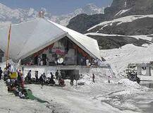 ਬਰਫ਼ਬਾਰੀ ਦੇ ਬਾਵਜੂਦ ਹੇਮਕੁੰਟ ਯਾਤਰਾ ਜਾਰੀ