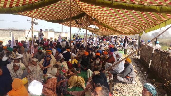 ਅੱਜ ਮੁੱਖ ਮੰਤਰੀ ਕੈਪਟਨ ਅਮਰਿੰਦਰ ਸਿੰਘ ਨੇ ਕਿਸਾਨ ਮਜ਼ਦੂਰ ਸੰਘਰਸ਼ ਕਮੇਟੀ ਦੇ ਆਗੂਆਂ ਨਾਲ ਮੀਟਿੰਗ ਰੱਖੀ ਸੀ ਪਰ ਕਿਸਾਨਾਂ ਨੇ ਉਨ੍ਹਾਂ ਨਾਲ ਗੱਲਬਾਤ ਦੀ ਮੰਗ ਠੁਕਰਾਉਂਦਿਆਂ ਕਿਹਾ ਕਿ ਮੰਗਾਂ ਮੰਨੀਆਂ ਜਾਣ ’ਤੇ ਹੀ ਉਹ ਟਰੈਕ ਖਾਲੀ ਕਰਨਗੇ।
