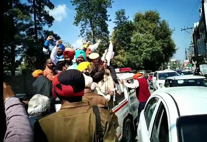 ludhiana police took aap leaders in their custody who were protest against cabinet minister bharat bhushan  ਭਾਰਤ ਭੂਸ਼ਣ ਖ਼ਿਲਾਫ਼ ਡਟੇ ‘ਆਪ’ ਲੀਡਰ 'ਤੇ ਪੁਲਿਸ ਦਾ ਸ਼ਿਕੰਜਾ