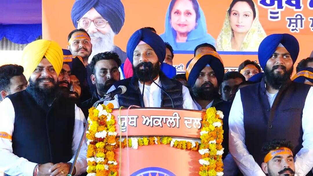 bikam majithia in malaut rally ਮਜੀਠੀਆ ਨੇ ਕੀਤਾ ਕੈਪਟਨ ਦੇ ਵਾਅਦਿਆਂ ਦਾ ਲੇਖਾ-ਜੋਖਾ, ਖੂਬ ਲਾਏ ਰਗੜੇ