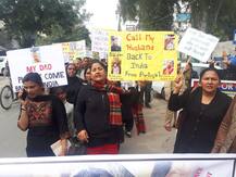 #InternationalWomensDay ਮੌਕੇ ਸੜਕਾਂ \'ਤੇ ਉੱਤਰੀਆਂ NRI ਲਾੜਿਆਂ ਵੱਲੋਂ ਛੱਡੀਆਂ ਔਰਤਾਂ