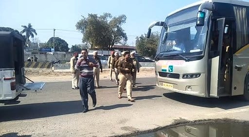 ਫਗਵਾੜਾ ਸਿਟੀ ਥਾਣੇ ਦੇ ਇੰਸਪੈਕਟਰ ਵਿਜੈ ਕੁਮਾਰ ਨੇ ਦੱਸਿਆ ਕਿ ਫਗਵਾੜਾ ਵਿੱਚ ਜਿੰਨੀ ਦੇਰ ਬੱਸ ਖੜ੍ਹੀ ਰਹੀ ਓਨੀ ਦੇਰ ਤਕ ਪੁਲਿਸ ਨੇ ਸੁਰੱਖਿਆ ਦੇ ਸਖ਼ਤ ਇੰਤਜ਼ਾਮ ਕਰ ਦਿੱਤੇ ਸਨ। ਬੱਸ ਨੂੰ ਰਵਾਨਾ ਕਰ ਦਿੱਤਾ ਗਿਆ ਹੈ।