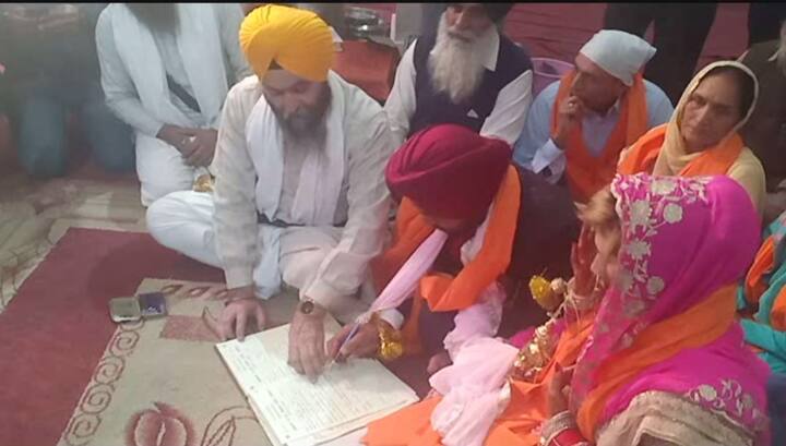 ਲੜਕੀ ਆਪਣੇ ਮਾਤਾ-ਪਿਤਾ ਨਾਲ ਪਟਿਆਲਾ ਪਹੁੰਚੀ ਜਿੱਥੇ ਸ਼ਹਿਰ ਦੇ 22 ਨੰਬਰ ਫਾਟਕ ਨੇੜੇ ਇੱਕ ਗੁਰਦੁਆਰਾ ਸਾਹਿਬ ਵਿੱਚ ਸਿੱਖ ਧਰਮ ਮੁਤਾਬਕ ਦੋਵਾਂ ਦਾ ਵਿਆਹ ਹੋਇਆ। 