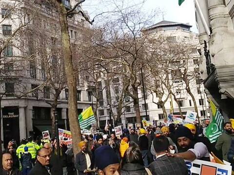 ਮੋਦੀ ਪੱਖੀਆਂ ਤੇ ਖਾਲਿਸਤਾਨੀਆਂ ਵਿਚਾਲੇ ਹਿੰਸਕ ਝੜਪ ਮੋਦੀ ਪੱਖੀਆਂ ਤੇ ਖਾਲਿਸਤਾਨੀਆਂ ਵਿਚਾਲੇ ਹਿੰਸਕ ਝੜਪ