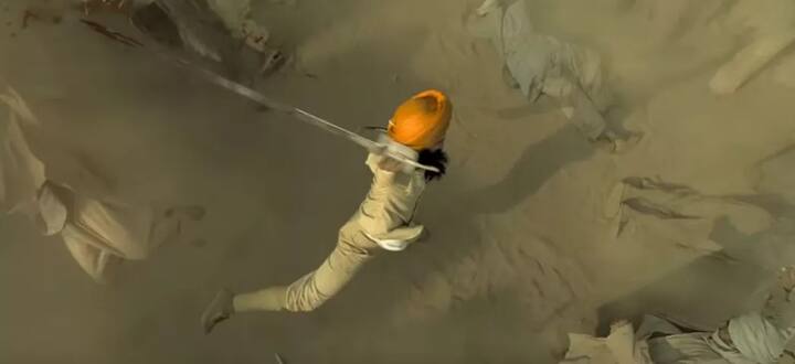 ਇਸ ਤੋਂ ਇਲਾਵਾ ਉਨ੍ਹਾਂ ਸਿੱਖ ਯੋਧਿਆਂ ਵੱਲੋਂ ਚਲਾਏ ਜਾਣ ਵਾਲੇ ਹਥਿਆਰ ਚਲਾਉਣੇ ਵੀ ਸਿੱਖੇ। ਇਸ ਫਿਲਮ ਵਿੱਚ ਕਈ ਥਾਈਂ ਅਕਸ਼ੈ ਨੂੰ ਰਵਾਇਤੀ ਹਥਿਆਰਾਂ ਚਲਾਉਂਦਿਆਂ ਤੇ ਗਤਕਾ ਕਰਦਿਆਂ ਵੇਖਿਆ ਜਾਏਗਾ। ਅੱਗੇ ਵੇਖੋ ਅਕਸ਼ੈ ਨੇ ਕੀ-ਕੀ ਚਲਾਉਣਾ ਸਿੱਖਿਆ।