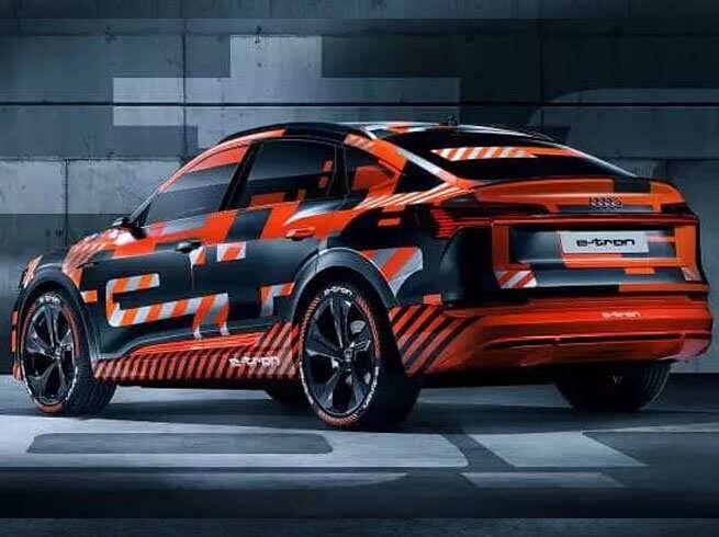  Audi E-tron Sportback ਨੂੰ ਈ-ਟ੍ਰਾਨ ਕਵਾਟ੍ਰੋ ਵਾਲੇ ਪਲੇਟਫਾਰਮ ’ਤੇ ਬਣਾਇਆ ਗਿਆ ਹੈ। ਇਸ ਵਿੱਚ ਈ-ਟ੍ਰਾਨ ਕਵਾਟ੍ਰੋ ਵਾਲਾ ਹੀ ਇੰਝਣ ਹੋਏਗਾ। ਇਹ 4 ਸੀਟਾਂ ਵਾਲੀ ਐਸਯੂਵੀ ਹੈ। ਇਸ ਵਿੱਚ ਡਿਜੀਟਲ ਰੀਅਰ ਵਿਊ ਕੈਮਰਾ, 23 ਇੰਚ ਅਲਾਏ ਵ੍ਹੀਲਜ਼, ਐਲਈਡੀ ਫੁਲ-ਬੀਮ ਹੈਡਲਾਈਟਸ, ਨਵੇਂ ਡੀਆਰਐਲ ਤੇ ਐਲਈਡੀ ਟੇਲ ਲੈਂਪਜ਼ ਹੋਣਗੀਆਂ।