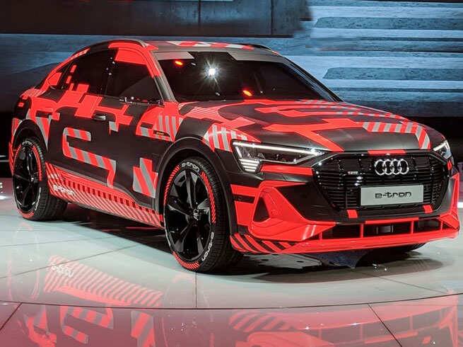 ਇਸ ਨੂੰ AC ਹੋਮ ਚਾਰਜ ਜਾਂ DC ਰੈਪਿਡ ਚਾਰਜ ਦਾ ਇਸਤੇਮਾਲ ਕਰਕੇ ਵਾਇਰਲੈਸ ਤਰੀਕੇ ਨਾਲ ਚਾਰਜ ਕੀਤਾ ਜਾ ਸਕਦਾ ਹੈ।