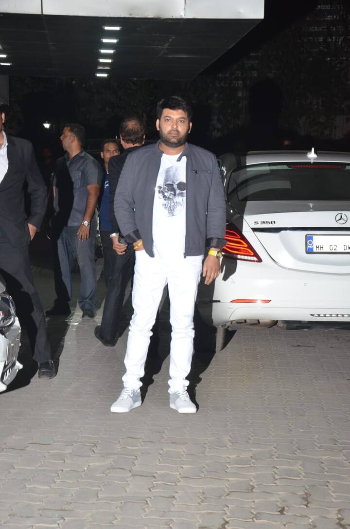 ਇਸ ਪਾਰਟੀ 'ਚ ਅਰਬਾਜ਼, ਜੌਰਜੀਆ, ਅੰਮ੍ਰਿਤਾ ਅਰੋੜਾ, ਸੋਨਾਕਸ਼ੀ ਜਿਹੇ ਸਟਾਰਸ ਵੀ ਆਏ ਪਰ ਸੁਰਖੀਆਂ ਕਪਿਲ-ਸੁਨੀਲ ਦੇ ਖਾਤੇ 'ਚ ਪੈ ਗਈਆਂ।