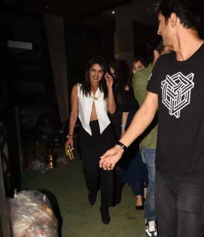 ਇਸ ਪਾਰਟੀ ‘ਚ ਹੂਮਾ ਕੁਰੈਸ਼ੀ ਵੀ ਪਹੁੰਚੀ। ਪਾਰਟੀ ਐਤਵਾਰ ਰਾਤ ਨੂੰ ਹੋਈ ਹੈ। ਅੱਜ ਯਾਨੀ ਮੰਗਲਵਾਰ ਨੂੰ ਪ੍ਰਿਅੰਕਾ ਲੌਸ ਐਂਜਲਸ ਲਈ ਰਵਾਨਾ ਹੋ ਰਹੀ ਹੈ।