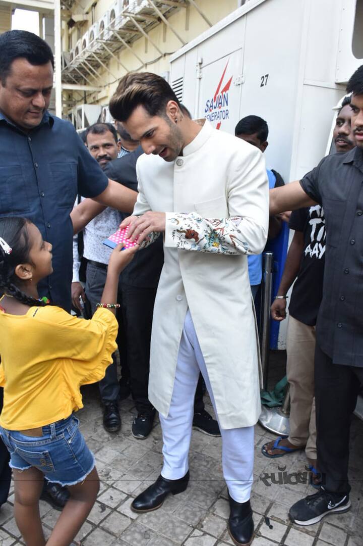 ਫ਼ਿਲਮ ‘ਕਲੰਕ’ ਇਸੇ ਸਾਲ 19 ਅਪ੍ਰੈਲ ਨੂੰ ਰਿਲੀਜ਼ ਹੋ ਰਹੀ ਹੈ। ਵੇਖੋ ਇਵੈਂਟ ਦੀਆਂ ਹੋਰ ਤਸਵੀਰਾਂ।