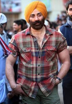 ਸੰਨੀ ਦਿਓਲ 'ਤੇ ਲਟਕੀ ਚੋਣ ਕਮਿਸ਼ਨ ਦੀ ਤਲਵਾਰ, ਪ੍ਰਚਾਰ ਲਈ ਕੀਤਾ ਲੱਖਾਂ ਦਾ ਖਰਚਾ ਨਿੱਕਲਿਆ ਬੇਹਿਸਾਬਾ sunny deol may face problems due to over expenses during election campaign ਸੰਨੀ ਦਿਓਲ 'ਤੇ ਲਟਕੀ ਚੋਣ ਕਮਿਸ਼ਨ ਦੀ ਤਲਵਾਰ, ਪ੍ਰਚਾਰ ਲਈ ਕੀਤਾ ਲੱਖਾਂ ਦਾ ਖਰਚਾ ਨਿੱਕਲਿਆ ਬੇਹਿਸਾਬਾ