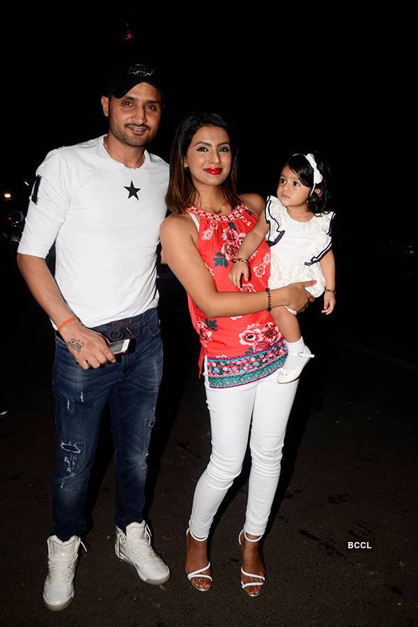 ਗੀਤਾ ਤੇ ਹਰਭਜਨ ਦੀ ਹੁਣ ਇੱਕ ਧੀ ਹਿਨਾਇਆ ਹੈ। ਗੀਤਾ ਸੋਸ਼ਲ ਮੀਡੀਆ ‘ਤੇ ਕਾਫੀ ਫੇਮਸ ਹੈ। ਉਹ ਆਏ ਦਿਨ ਆਪਣੀਆਂ ਤਸਵੀਰਾਂ ਨੂੰ ਸ਼ੇਅਰ ਕਰਦੀ ਰਹਿੰਦੀ ਹੈ।