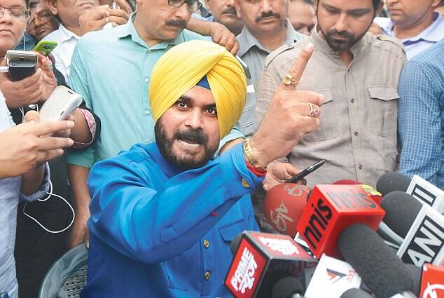 ਪੰਜਾਬ 'ਚ ਚੋਣਾਂ ਸਿਖਰਾਂ 'ਤੇ ਪਰ ਸਿੱਧੂ ਕਿੱਥੇ? ਸਵਾਲ ਉੱਠਣ 'ਤੇ ਕਾਂਗਰਸ ਨੇ ਲਿਆ ਵੱਡਾ ਫੈਸਲਾ navjot sidhu will start campaigning in punjab after 10 may ਪੰਜਾਬ 'ਚ ਚੋਣਾਂ ਸਿਖਰਾਂ 'ਤੇ ਪਰ ਸਿੱਧੂ ਕਿੱਥੇ? ਸਵਾਲ ਉੱਠਣ 'ਤੇ ਕਾਂਗਰਸ ਨੇ ਲਿਆ ਵੱਡਾ ਫੈਸਲਾ