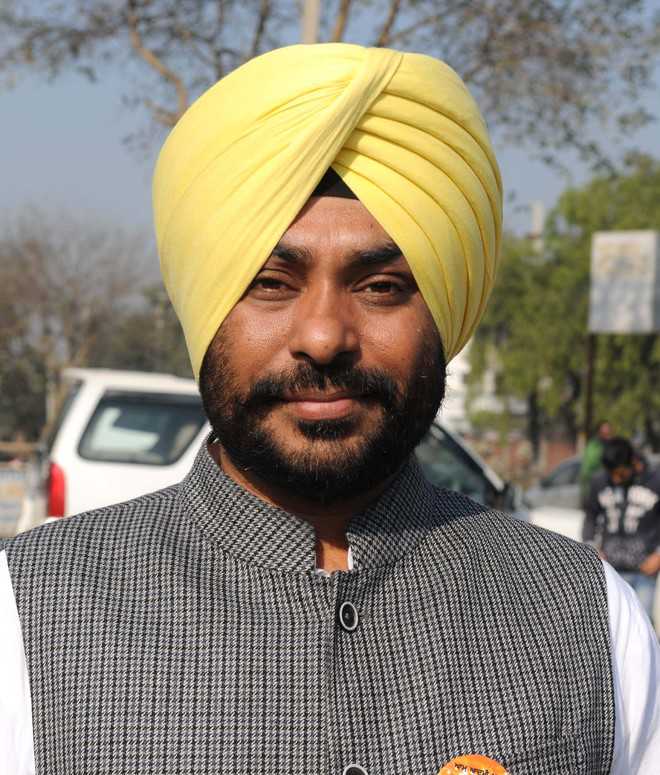 ਸੁਖਬੀਰ ਦੀ ਮੀਟਿੰਗ ਤੋਂ ਪਹਿਲਾਂ ਹੀ ਭਿੜੇ ਅਕਾਲੀ ਲੀਡਰ, ਗੱਲ ਹੱਥੋਪਾਈ ਤੱਕ ਪਹੁੰਚੀ