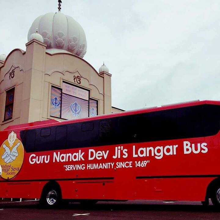 ਆਕਲੈਂਡ ਦੀ ਗੁਰੂ ਨਾਨਕ ਫਰੀ ਕਿਚਨ ਨਾਂਅ ਦੀ ਜਥੇਬੰਦੀ ਦੇ ਸਿੱਖ ਭਾਈ ਹਮਲੇ ਵਿੱਚ ਮ੍ਰਿਤਕ ਦੇਹਾਂ ਨੂੰ ਵਾਰਸਾਂ ਤਕ ਪਹੁੰਚਾਉਣ ਤੋਂ ਲੈਕੇ ਪੀੜਤ ਪਰਿਵਾਰਾਂ ਲਈ ਲੰਗਰ ਦੀ ਸੁਵਿਧਾ ਮੁਹੱਈਆ ਕਰਵਾ ਰਹੇ ਹਨ।