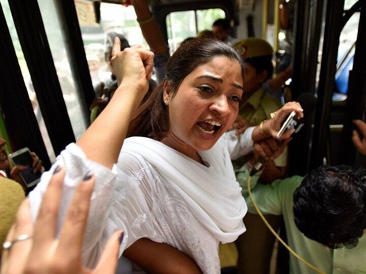 ‘ਆਪ’ ਵਿਧਾਇਕਾ ਨੂੰ ਕਾਂਗਰਸ ਦੇ ਸੱਦੇ ਦੀ ਉਡੀਕ, ‘AAP ’ਚ ਰਹਿ ਕੇ ਸਮਾਂ ਬਰਬਾਦ ਨਹੀਂ ਕਰਨਾ ਚਾਹੁੰਦੀ’ aap mla alka lamba says i am waiting for congress partys invitation ‘ਆਪ’ ਵਿਧਾਇਕਾ ਨੂੰ ਕਾਂਗਰਸ ਦੇ ਸੱਦੇ ਦੀ ਉਡੀਕ, ‘AAP ’ਚ ਰਹਿ ਕੇ ਸਮਾਂ ਬਰਬਾਦ ਨਹੀਂ ਕਰਨਾ ਚਾਹੁੰਦੀ’