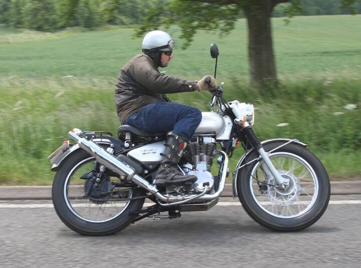 Bullet Trials 350 ਵਿੱਚ 346cc ਦਾ ਇੰਜਣ ਹੈ, ਜੋ 19.8hp ਦੀ ਪਾਵਰ ਤੇ 28Nm ਟਾਰਕ ਜਨਰੇਟ ਕਰਦਾ ਹੈ।
