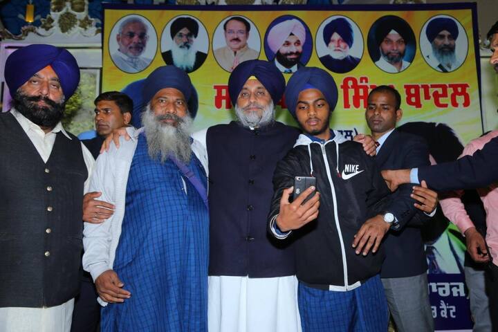 ਆਲਮ ਇਹ ਸੀ ਕਿ ਇਹ ਫੋਟੋ ਸੈਸ਼ਨ ਦੋ ਘੰਟੇ ਤਕ ਲੰਮਾ ਖਿੱਚਿਆ ਗਿਆ।